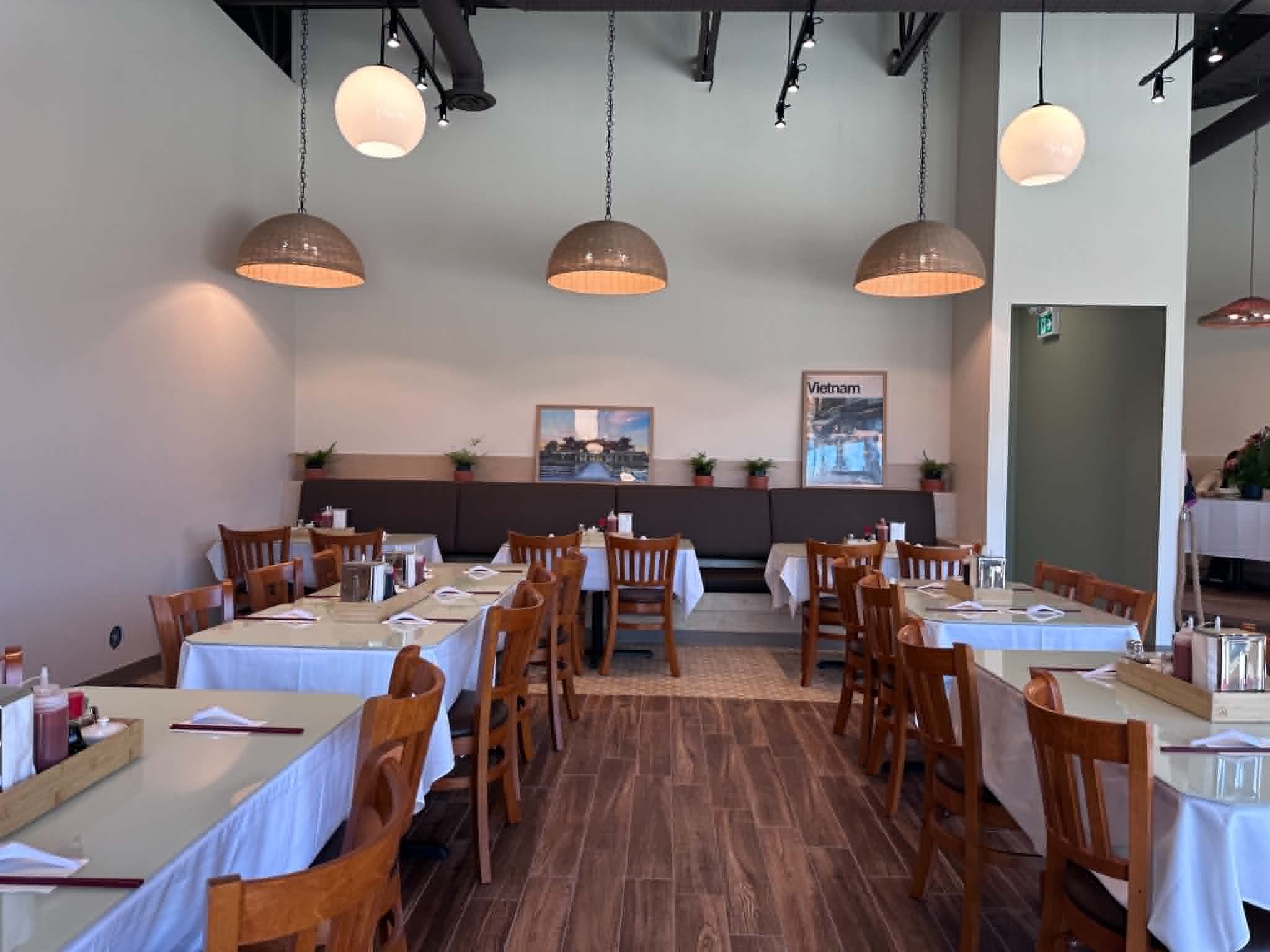Restaurant interior photo 1