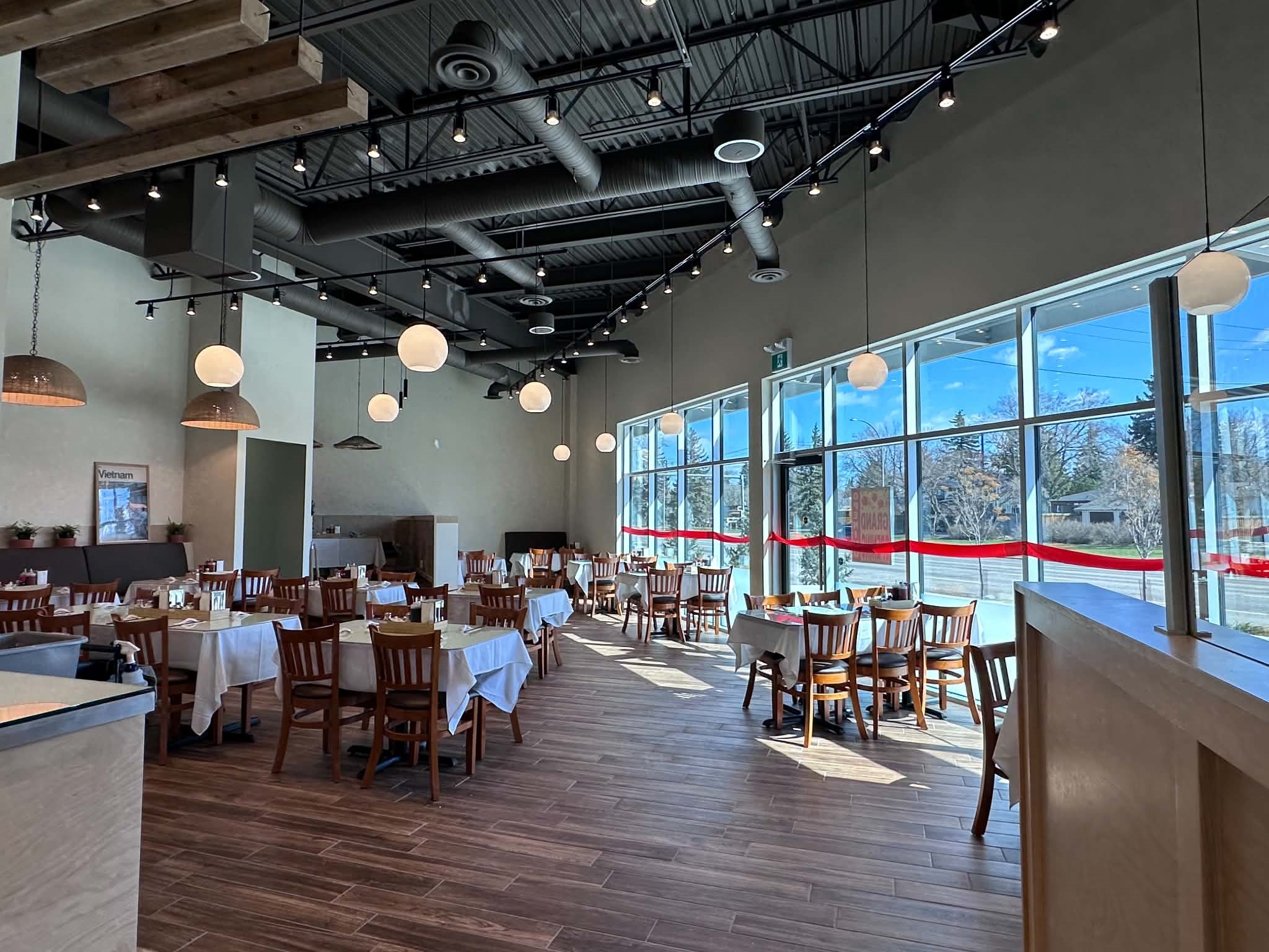 Restaurant interior photo 3