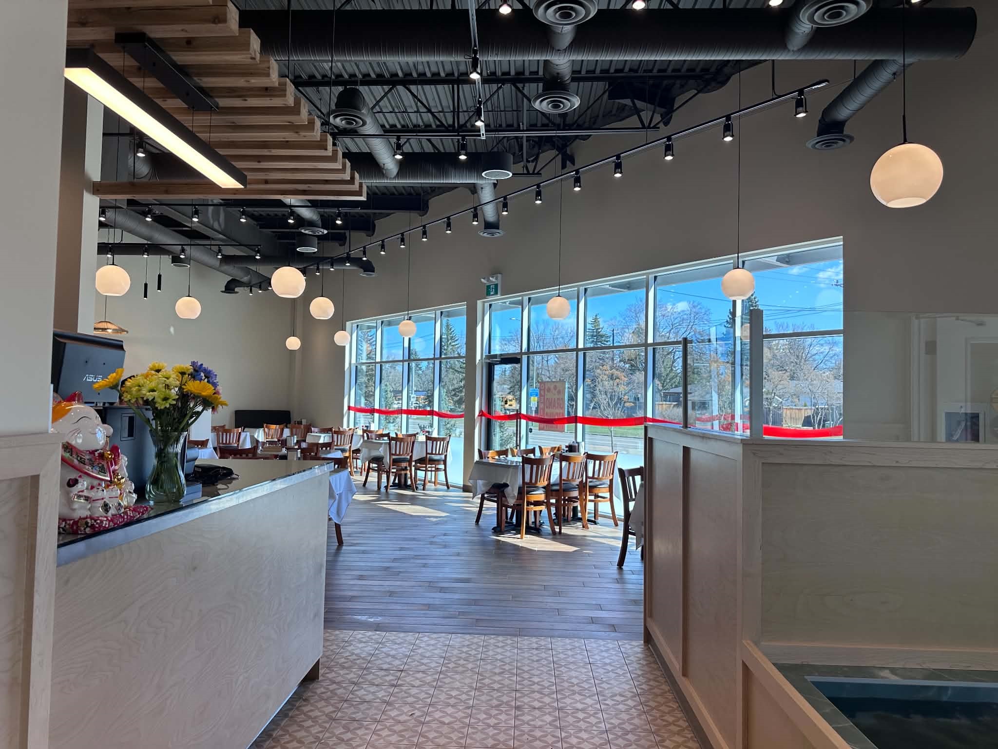Restaurant interior photo 4