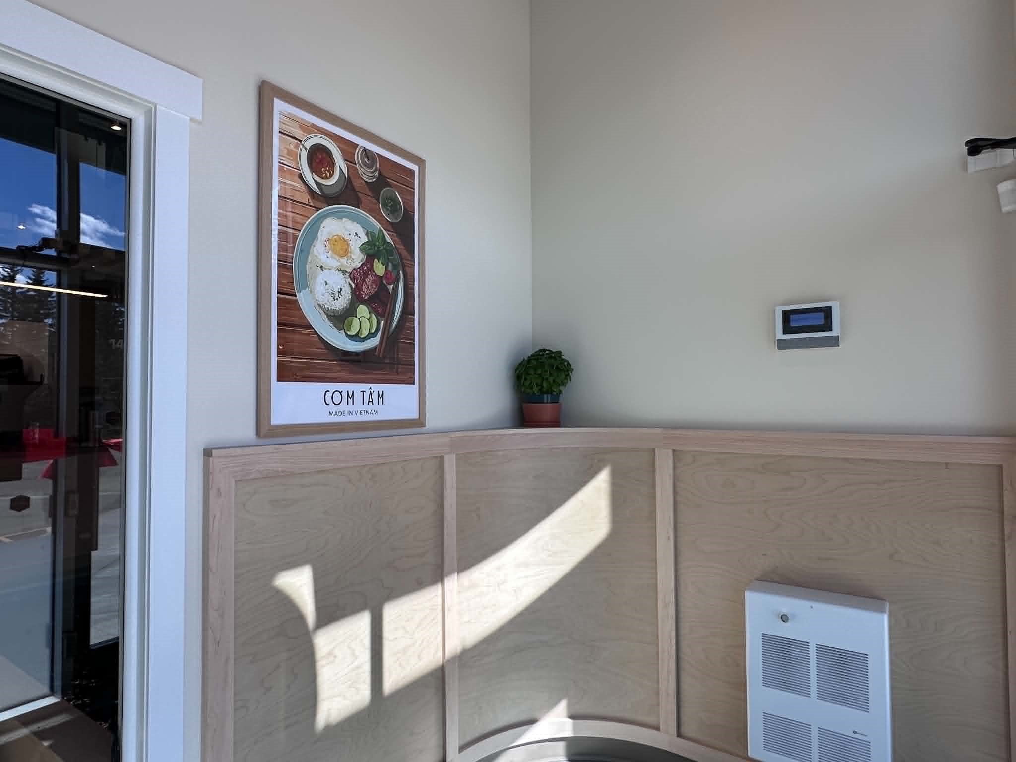 Restaurant interior photo 6